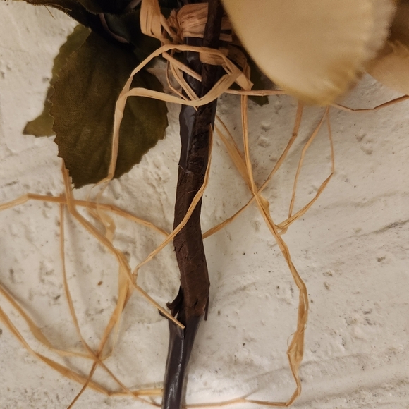 Elegant Floral Bouquet with Red and Yellow Accents - Picture 4 of 7